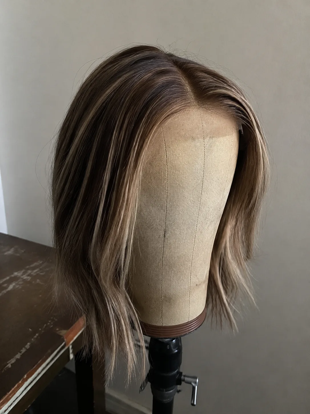 Highlight wig placement on canvas head